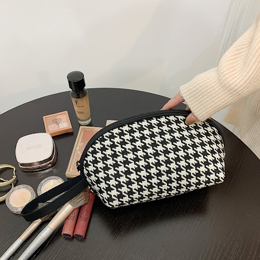 Title 7, Fashion Simple Travel Storage Cosmetic Bag. Sty...