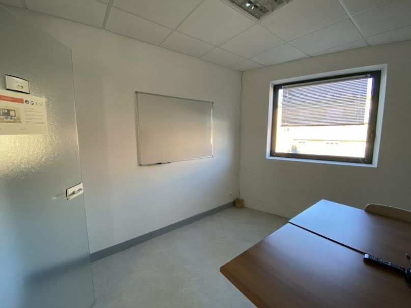 Location  locaux professionnels  616 m² à L'Isle-Jourdain (32600), 7 100 €