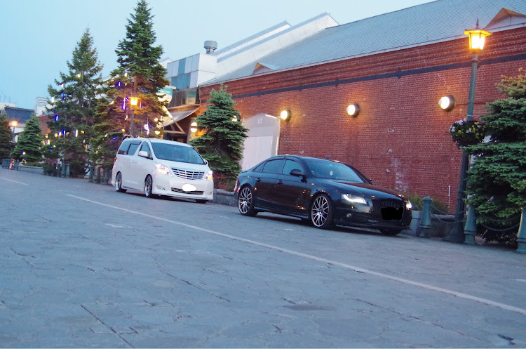 A4 セダンのアンちゃん・アルファードに関するカスタム事例の投稿画像2枚目