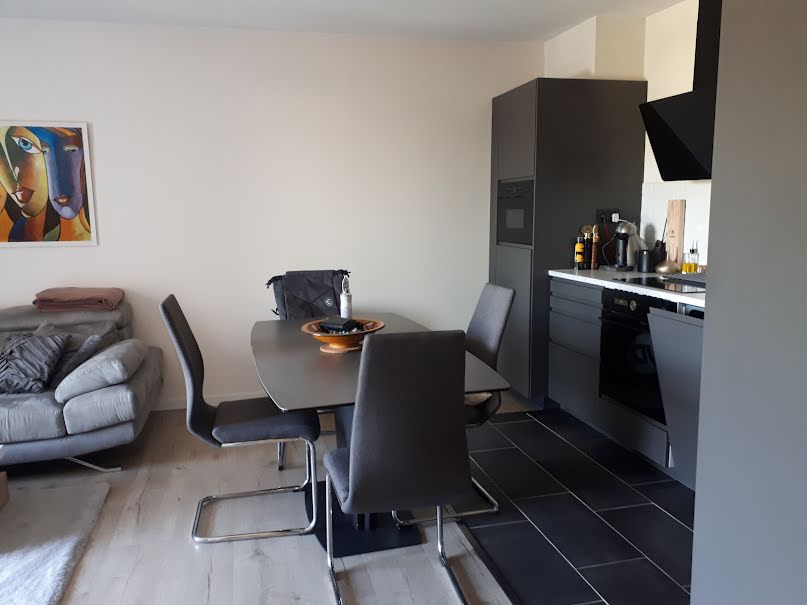 Location  appartement 3 pièces 62 m² à Sainte-genevieve-des-bois (91700), 1 050 €