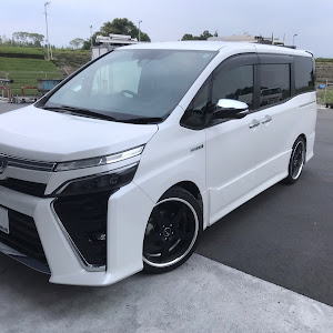 ヴォクシー ZWR80W