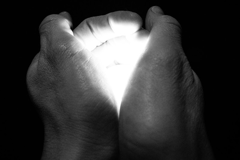 A Handful of Light di Maurizio Ghielmetti