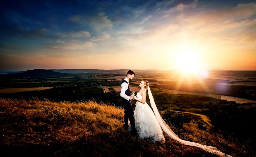 Fotografo di matrimoni Rita Szerdahelyi (szerdahelyirita). Foto del 9 novembre 2021