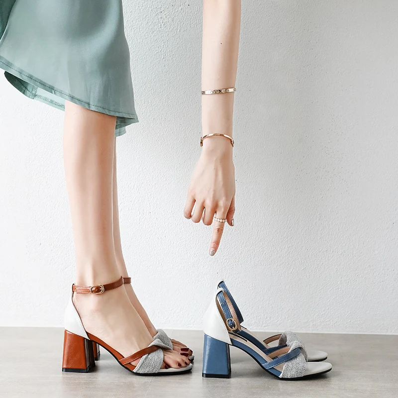 Sandales à talons hauts avec boucle pour femme Élégance et confort assurés Design sophistiqué et ajustement sûr parfaites pour toutes les occasions spéciales