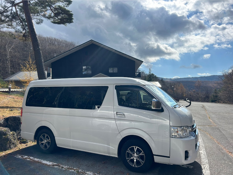 GF916C1さんが投稿した長野県ビーナスラインTRG・11月もよろしくお願いします・アルファロメオじゃない・紅葉・ハイエースに関するカスタム事例の投稿画像6枚目