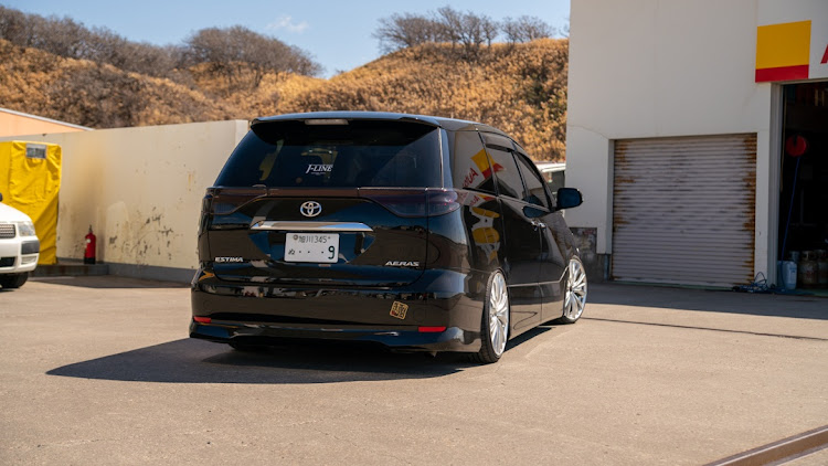 エスティマのスムージングは正義・ナンバーレス・スモーク貼ったよ🤔・自粛します・車高調整に関するカスタム事例の投稿画像3枚目