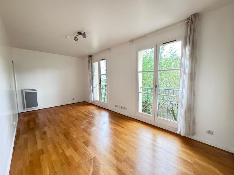 Location  appartement 1 pièce 26 m² à Le Plessis-Robinson (92350), 845 €