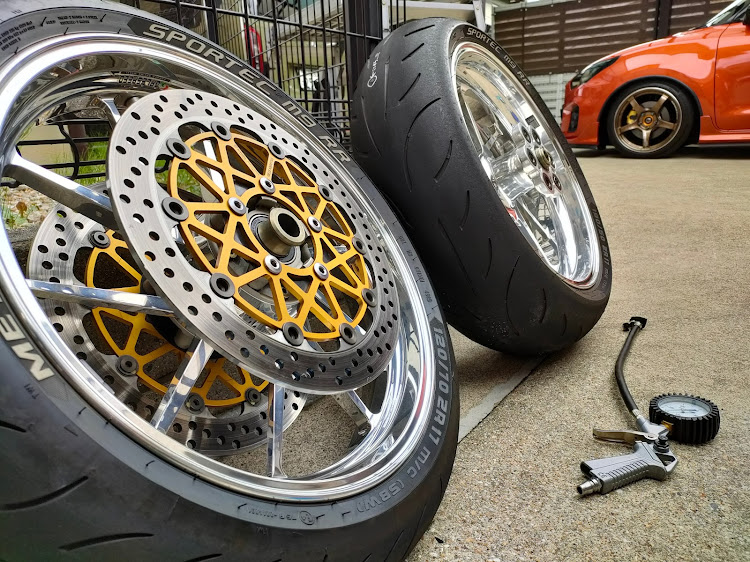 スイフトスポーツのZRX1200DAEG・パンク・ゲイルスピード・チームオレンジ🍊・アドバンレーシングTC-4に関するカスタム事例の投稿画像8枚目