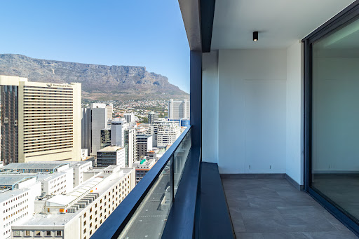 Seaside apartment with terrace in this luxury apartment / penthouse for sale in Cape Town ($617,949 - 100 m²)