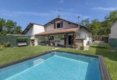 House with pool and terrace 4