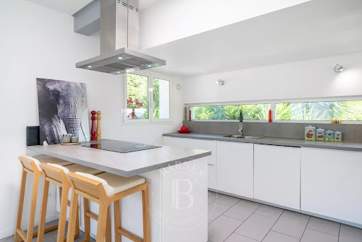 Villa avec piscine et terrasse 5