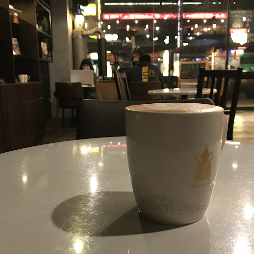 環境乾淨舒服 咖啡水準中上 價格合理 值得推薦的咖啡館。