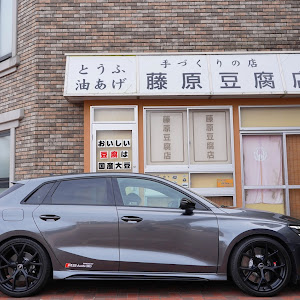 RS3 スポーツバック GY型