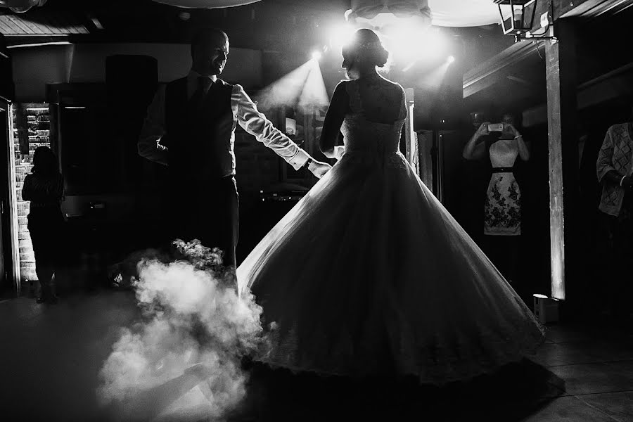 結婚式の写真家Péter Zsolnai (pzsp)。2019 8月22日の写真