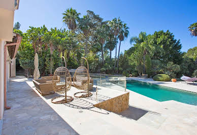 Villa with pool and terrace 3