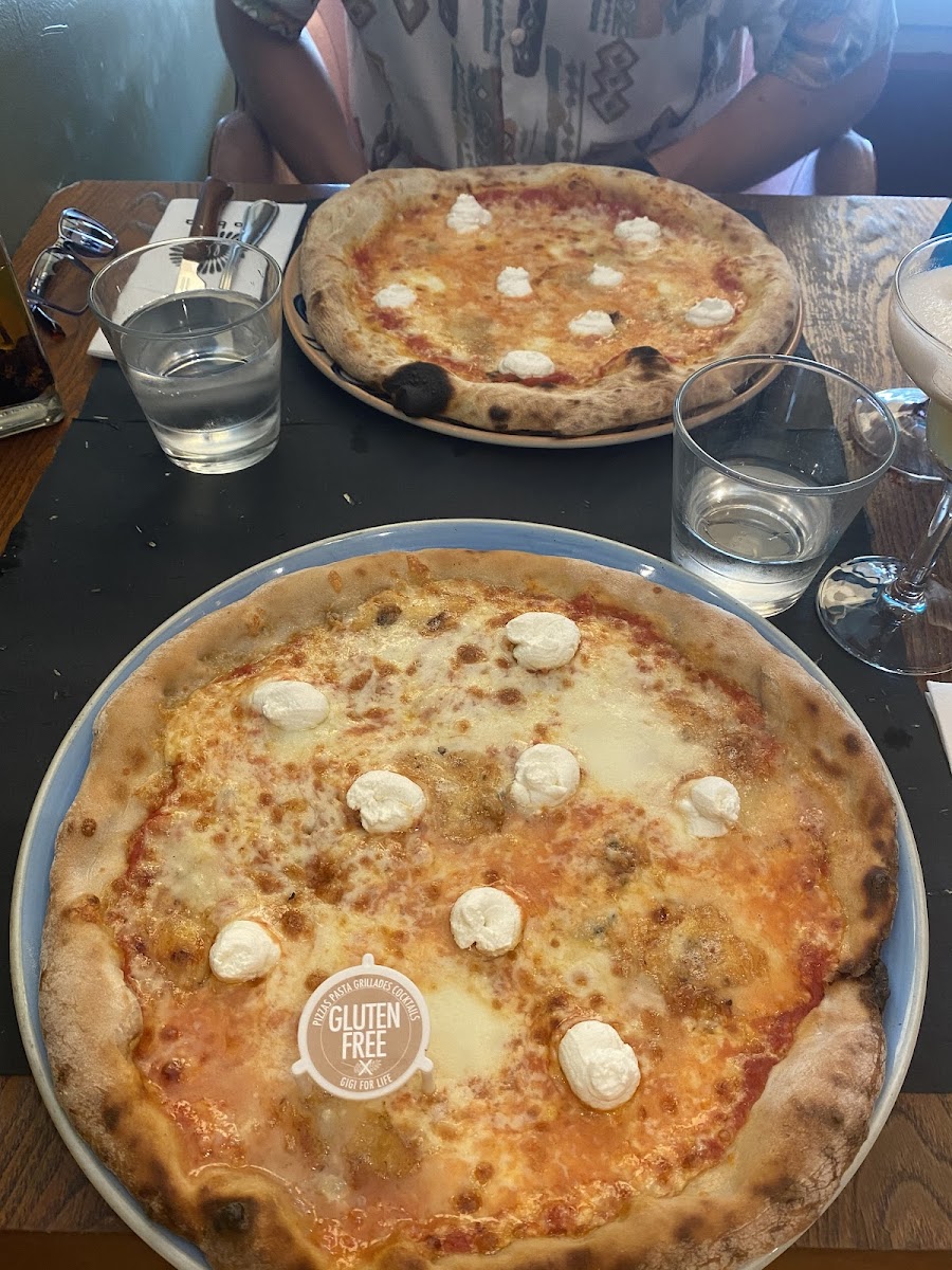 Gluten-free five cheese pizza (far pizza is a gluten pizza)