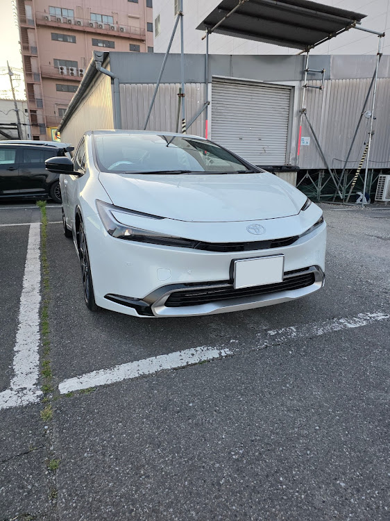 プリウスの武蔵野フーズ所沢工場・自宅の駐車場に関するカスタム事例の投稿画像1枚目