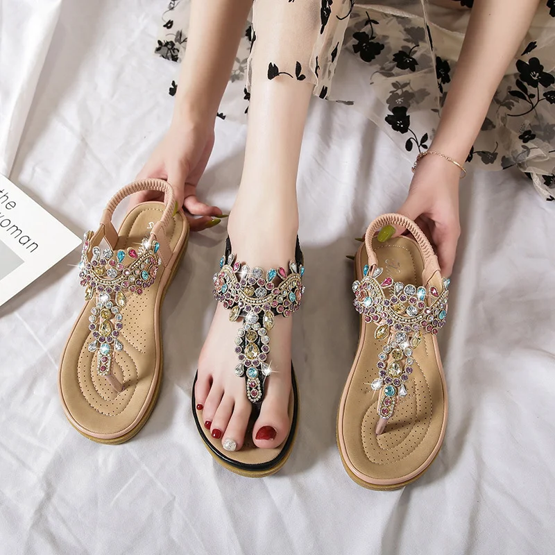 L Fashion Bohemian Rhinestone Flat Sandalen. Bequeme Damensandalen mit Strasssteinen für einen stilvollen und entspannten Sommerlook. Ideal für jeden Tag.