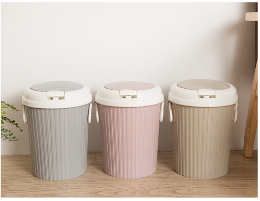 Title 4, Clamshell trash can plastic trash can