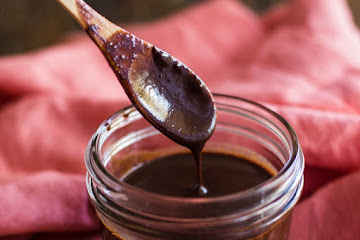 4 Ingredient Vegan Chocolate Syrup
