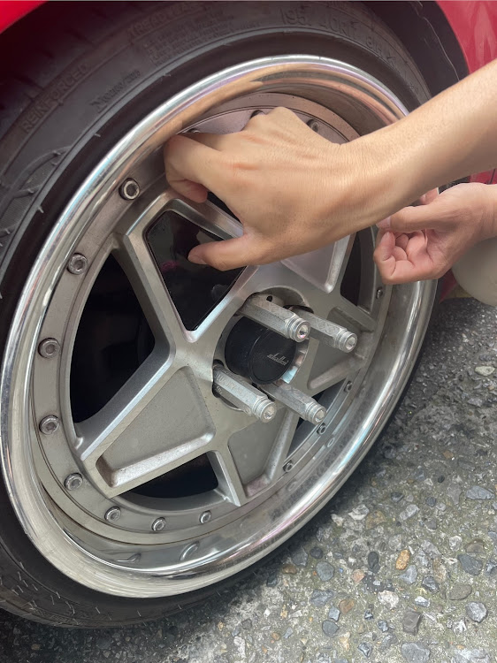 bBのbB盛り上げよう^_^・赤・ギャル車・ステッカーチューン・イベントに向けてに関するカスタム事例の投稿画像2枚目