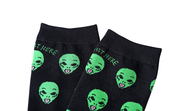 Meias esportivas longas japonesas Desempenho superior para corrida e treino. Conforto e respirabilidade. Ajuste perfeito e absorção de suor.