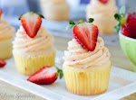 Fresh Strawberry Buttercream Cupcakes was pinched from <a href="http://www.fifteenspatulas.com/fresh-strawberry-buttercream-cupcakes/" target="_blank">www.fifteenspatulas.com.</a>