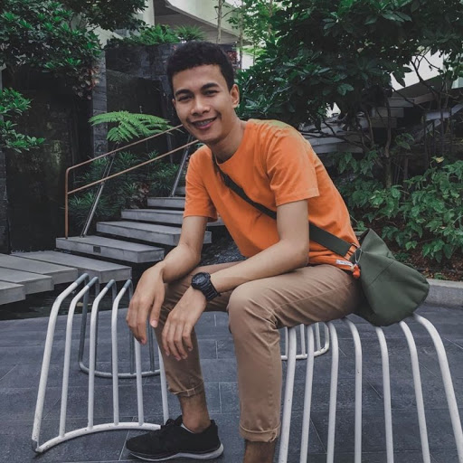Diện mạo mới giúp anh chàng tự tin hơn trước mọi người xung quanh