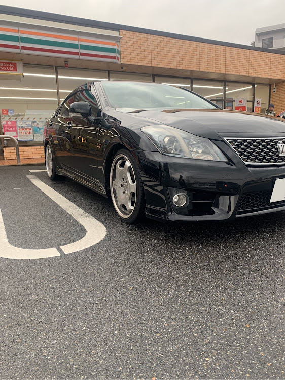 クラウンアスリートのクラウン・200系クラウン・車高調に関するカスタム事例の投稿画像1枚目