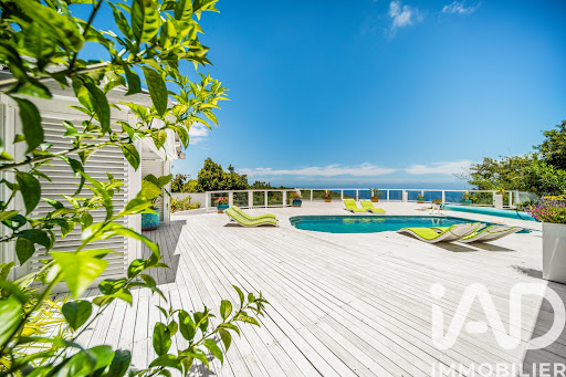 Maison avec piscine et terrasse 2