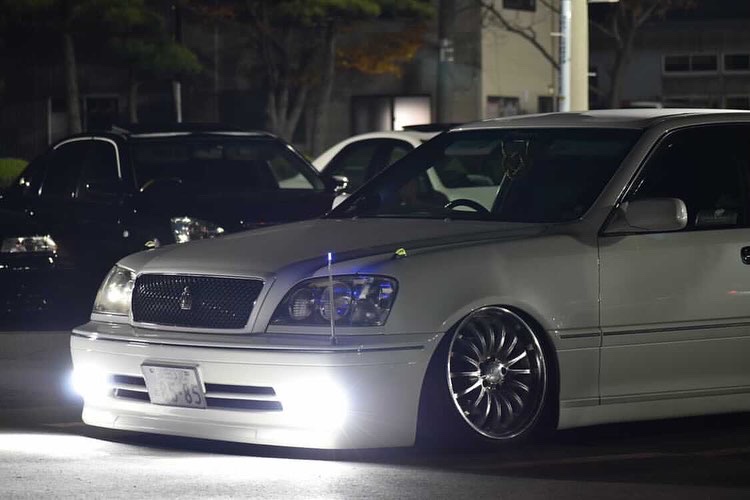 クラウンアスリートのいい17の日・17クラウン・1JZ・車高調に関するカスタム事例の投稿画像1枚目