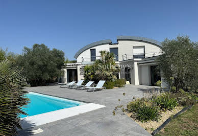 Seaside house with pool and terrace 9