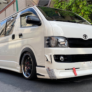 ハイエースバン TRH200V