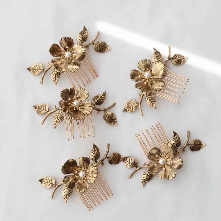Accessoires de mariage rétro originaux, design européen et américain. Rehaussez votre look de mariée avec un charme vintage et une élégance intemporelle.