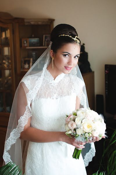 Fotografo di matrimoni Irina Zubkova (retouchirina). Foto del 16 aprile 2014