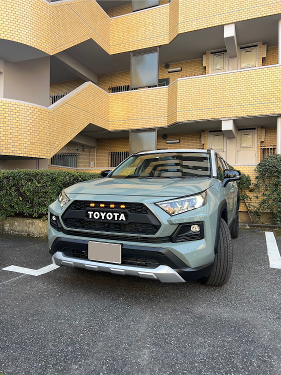 RAV4 アドベンチャー　タコマ風グリル　ツヤあり塗装それでは専用の解除をいたします