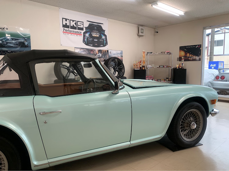 ゴルフトゥーランのブレーキメンテナンス・レヴォルフェSA・HKS・やってみたかった事・水溜まり撮影に関するカスタム事例の投稿画像1枚目