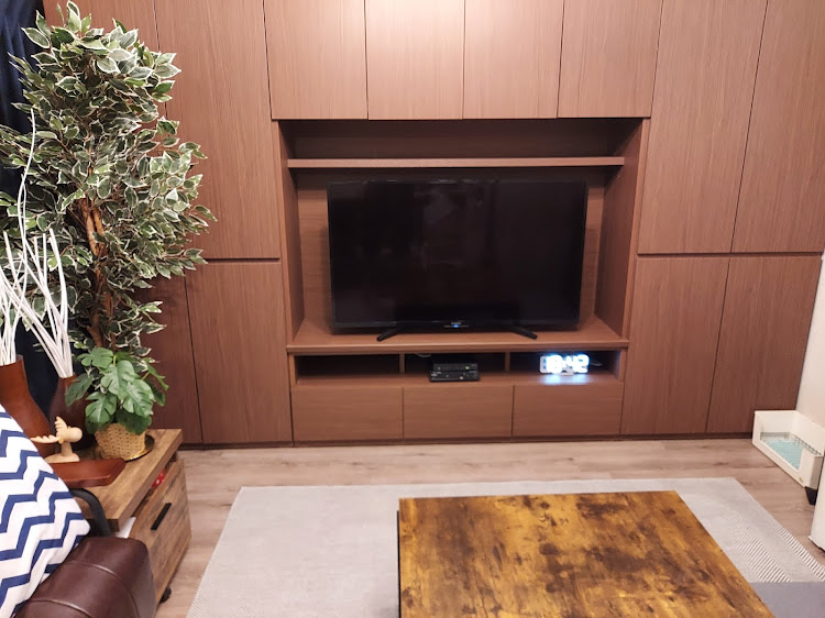 エルグランドのエルグランドE52・ガソリン高騰中・テレビボード・無灯火は怖いからやめて～に関するカスタム事例の投稿画像4枚目