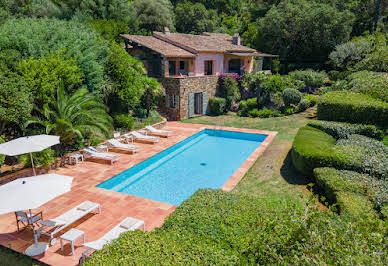 Villa avec piscine en bord de mer 9