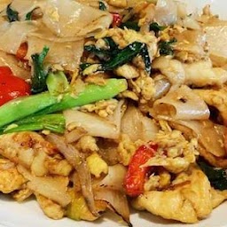 Drunken Noodles w/ Chicken