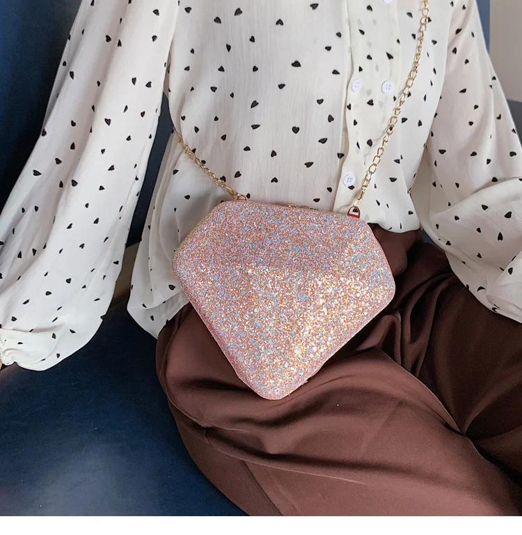 Dames schoudertas met ketting, western stijl en pailletten, een chique en glinsterende tas voor een avondje uit of speciale gelegenheden.