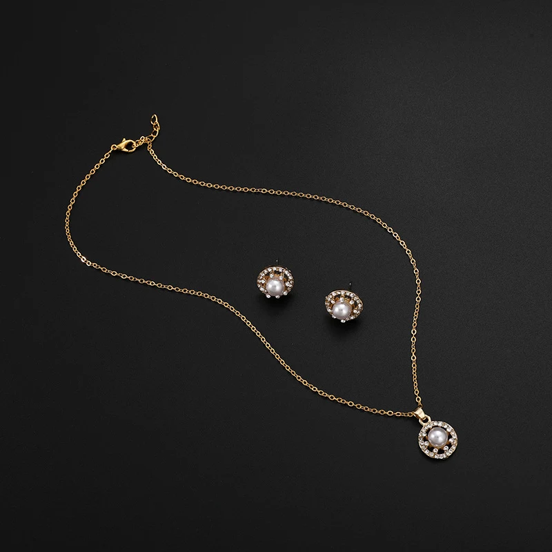 Ensemble collier et boucles d'oreilles en perles incrustées en alliage simple, deux pièces élégantes et abordables pour sublimer votre style.