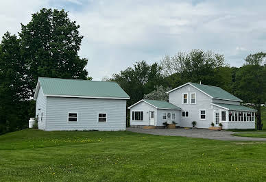 Farmhouse with garden 13