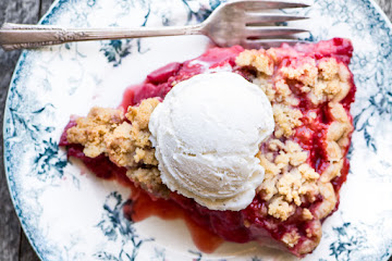 Strawberry Crumble Pie