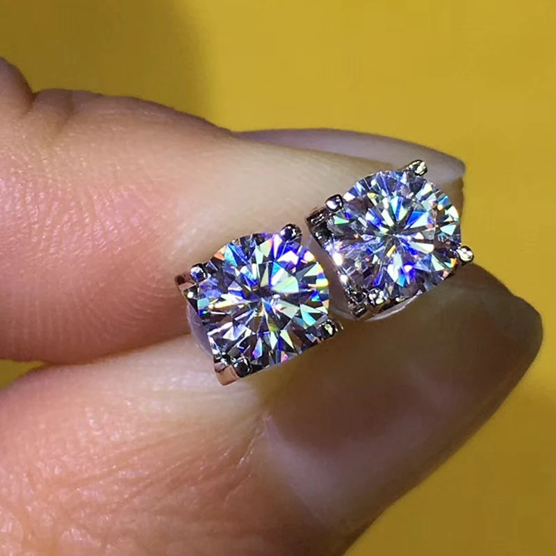 Modieuze Moissanite oorstekers met koeienkop, schitterende glans. Tijdloze elegantie. Fijne dames sieraden, ideaal cadeau. Perfect voor elke gelegenheid.