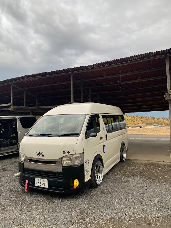 ハイエースバンのDIY・ホイール交換・ハイエース200系・ハイエースカスタム・洒落屯車に関するカスタム事例の投稿画像3枚目