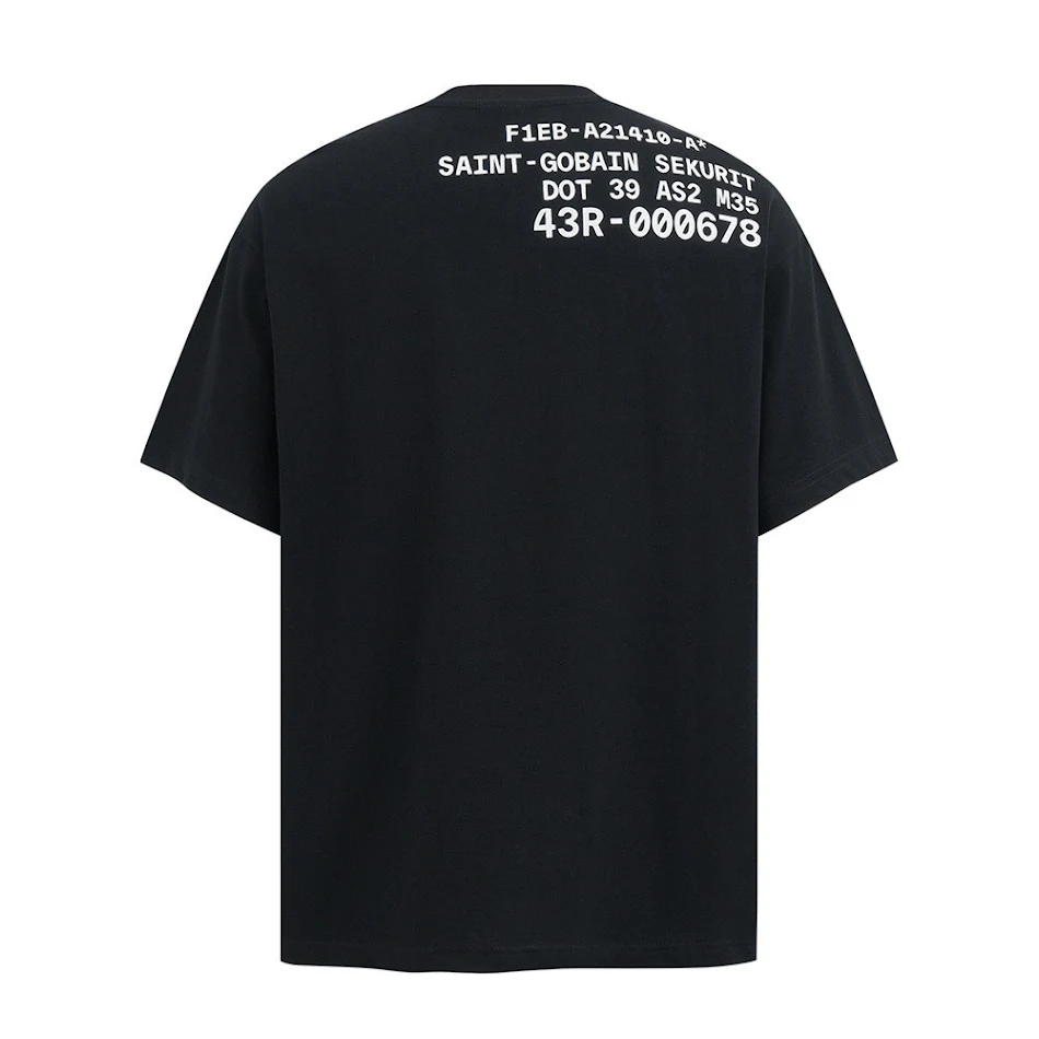 Camiseta masculina de manga curta com estampa de letras fashion, ideal para uso casual e confortável, perfeita para o dia a dia.
