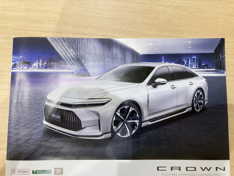 NV350キャラバンのクラウンセダン・モデリスタ・WY30に関するカスタム事例の投稿画像4枚目