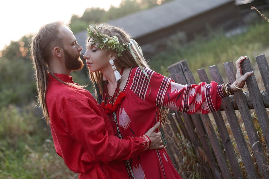 Fotógrafo de casamento Olesya Gulyaeva (fotobelk). Foto de 15 de setembro 2017