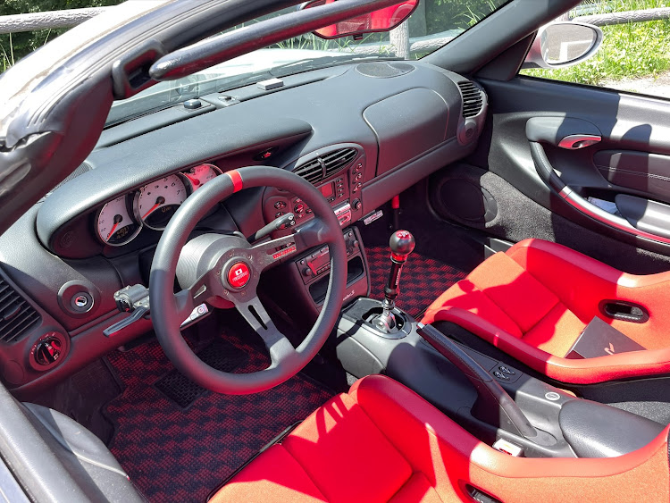 MiToのDIY・ステアリング交換・MOMOステ・986 ボクスターS・エアフィルター交換に関するカスタム事例の投稿画像8枚目